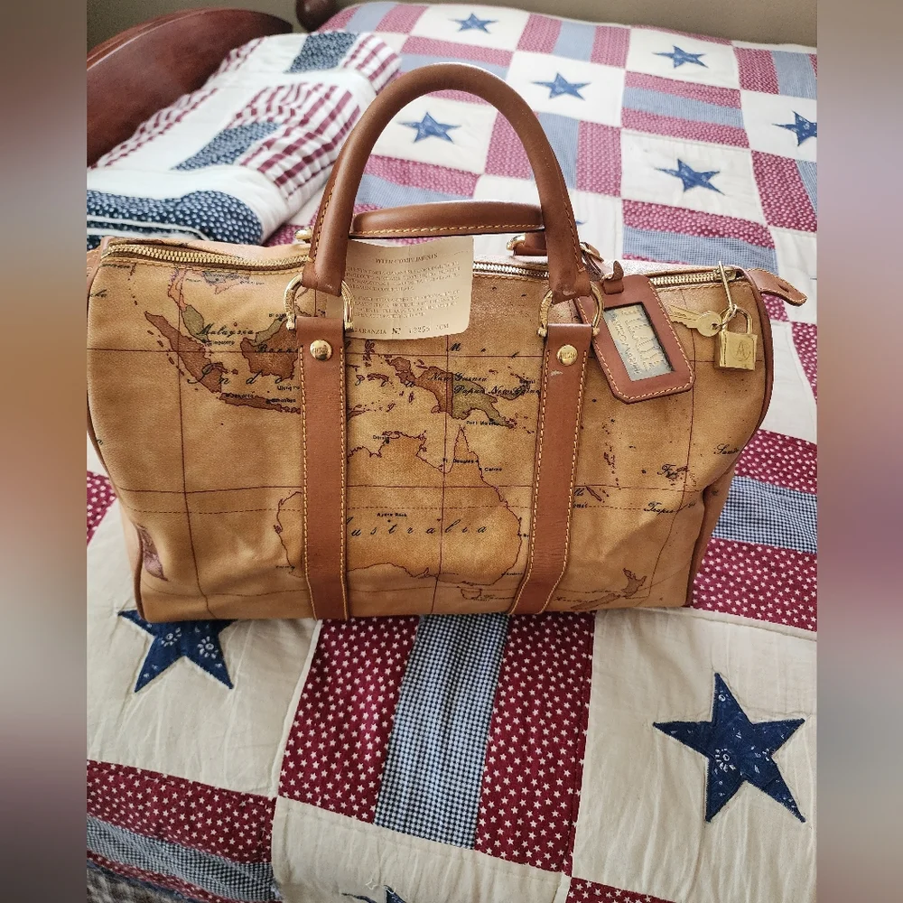 Vintage Alviero Martini Bag With Lock And Key - Picture 6 of 10